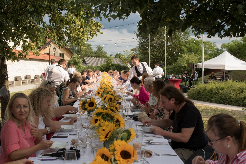Kako organiziramo nizkoogljični dogodek in izračunamo njegov ogljični odtis? (vabilo)