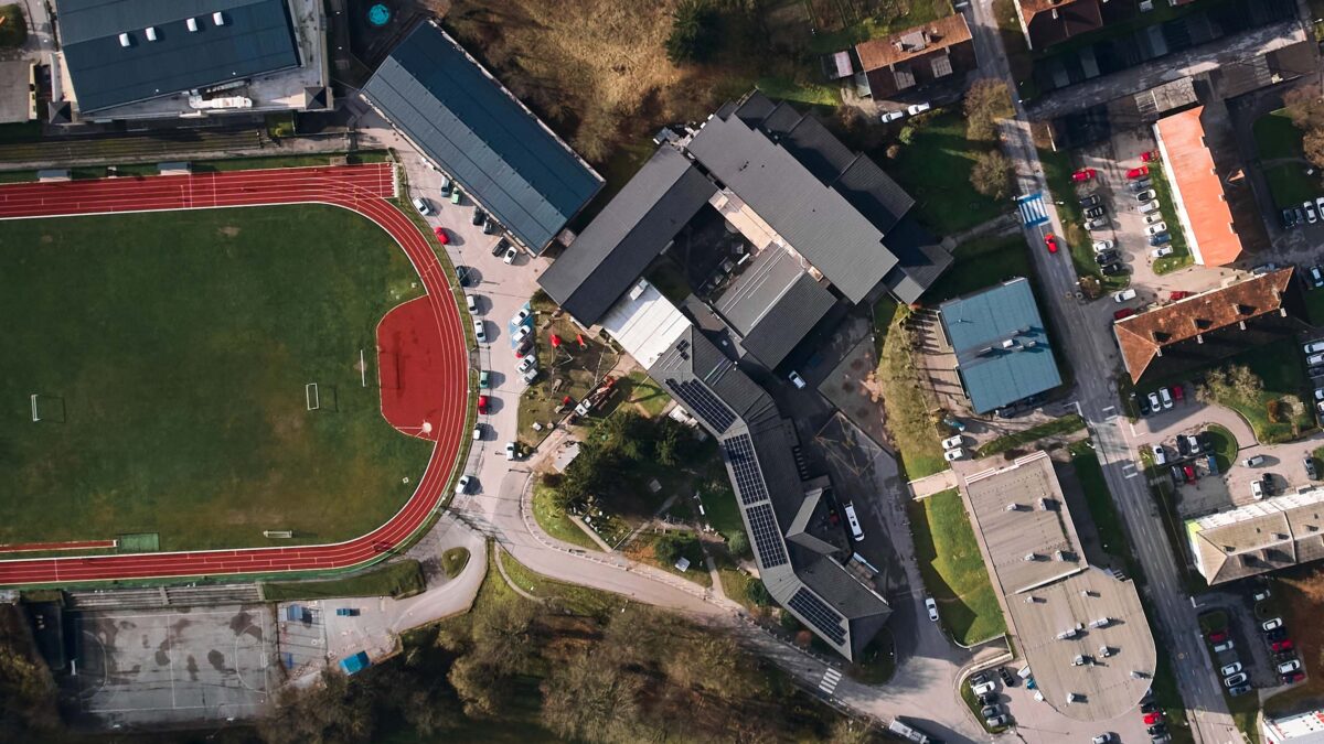 sončna elektrarna na strehi osnovne šole narodnega heroja rajka Hrastnik