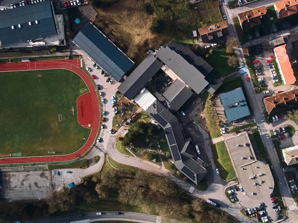 sončna elektrarna na strehi osnovne šole narodnega heroja rajka Hrastnik